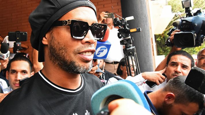 Ronaldinho lascia il carcere 