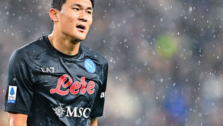 GENOA, ITALY - JANUARY 8: Kim Min Jae of Napoli looks on with disappointment during the Serie A match between UC Sampdoria and SSC Napoli at Stadio Luigi Ferraris on January 8, 2023 in Genoa, Italy. (Photo by Simone Arveda/Getty Images) kim napoli