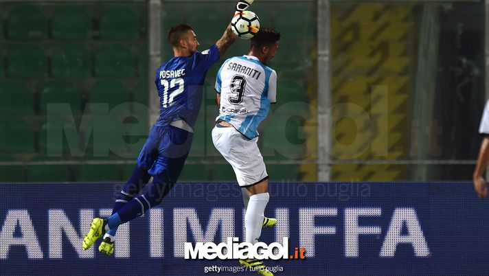 PALERMO, ITALY - AUGUST 06: Josip Posavec (L) goalkeeper of Palermo and Andrea Saraniti of Virtus Francavilla compete for the ball during the Tim Cup match between US Citta' di Palermo and Virtus Francavilla at Renzo Barbera Stadium on August 6, 2017 in Palermo, Italy. (Photo by Tullio M. Puglia/Getty Images) PALERMO, ITALY - AUGUST 06: Josip Posavec (L) goalkeeper of Palermo and Andrea Saraniti of Virtus Francavilla compete for the ball during the Tim Cup match between US Citta' di Palermo and Virtus Francavilla at Renzo Barbera Stadium on August 6, 2017 in Palermo, Italy. (Photo by Tullio M. Puglia/Getty Images)