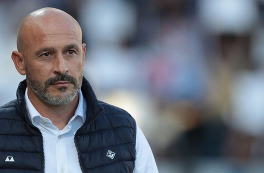 BERGAMO, ITALY - OCTOBER 02: ACF Fiorentina coach Vincenzo Italiano looks on during the Serie A match between Atalanta BC and ACF Fiorentina at Gewiss Stadium on October 02, 2022 in Bergamo, Italy. (Photo by Emilio Andreoli/Getty Images) Il commento: “La Fiorentina con uno zero in mano. Italiano salva la dignità”- immagine 2
