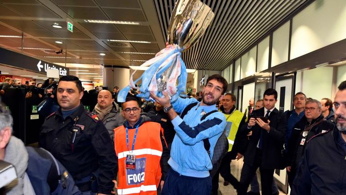 Danilo Cataldi of SS Lazio celebrates with fans during SS Lazio Travel Back To Rome after winning the Italian Supercup on December 23, 2019 in Rome, Italy. Danilo Cataldi of SS Lazio celebrates with fans during SS Lazio Travel Back To Rome after winning the Italian Supercup on December 23, 2019 in Rome, Italy.