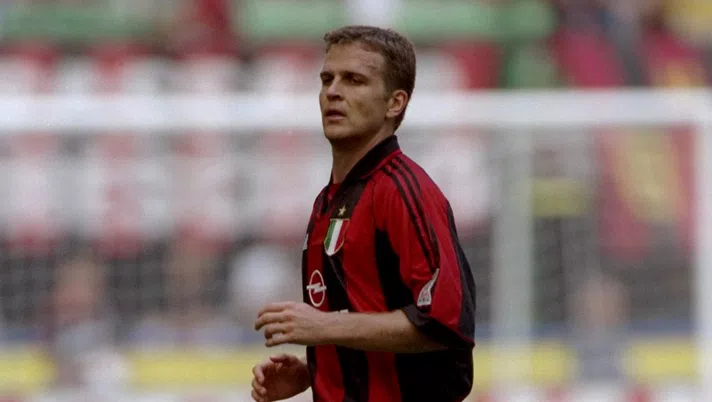 Oliver Bierhoff (ex attaccante AC Milan) in azione con i rossoneri nel 1999 | AC Milan News (Getty Images)