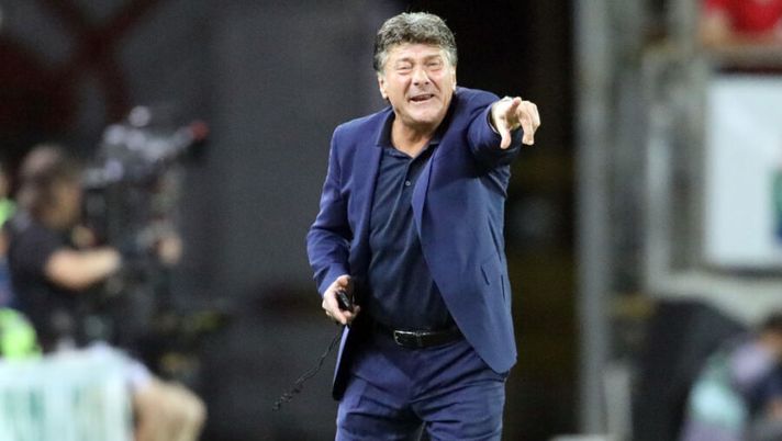 CAGLIARI, ITALY - SEPTEMBER 22: Walter Mazzarri coach of Cagliari reacts during the Serie A match between Cagliari Calcio v Empoli FC at Sardegna Arena on September 22, 2021 in Cagliari, Italy. (Photo by Enrico Locci/Getty Images) Mazzarri: “Perché non ho messo Caceres. La difesa a tre o a quattro: la verità” - immagine 1