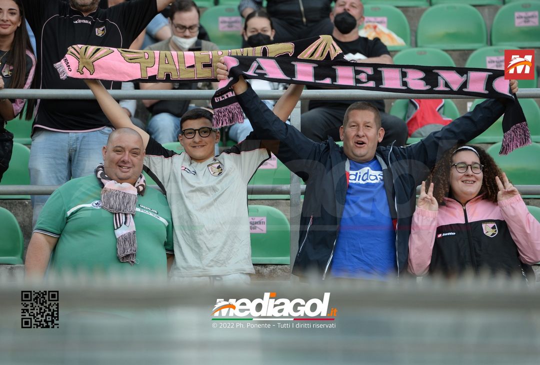 Fototifo, i tifosi allo stadio per Palermo-Virtus Entella 2-2 (gallery) - immagine 34