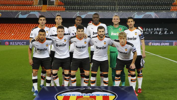 VALENCIA, SPAIN - MARCH 10: (FREE FOR EDITORIAL USE) In this handout image provided by UEFA, Valencia pose for a team photo during the UEFA Champions League round of 16 second leg match between Valencia CF and Atalanta at Estadio Mestalla on March 10, 2020 in Valencia, Spain. (Photo by UEFA - Handout via Getty Images) VALENCIA, SPAIN - MARCH 10: (FREE FOR EDITORIAL USE) In this handout image provided by UEFA, Valencia pose for a team photo during the UEFA Champions League round of 16 second leg match between Valencia CF and Atalanta at Estadio Mestalla on March 10, 2020 in Valencia, Spain. (Photo by UEFA - Handout via Getty Images)