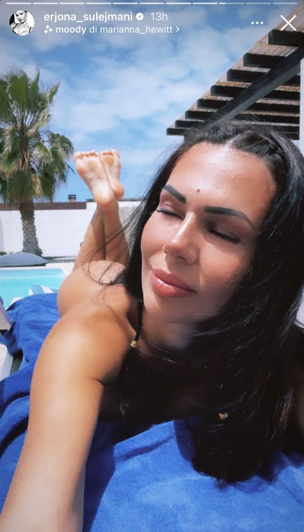 Erjona, la tintarella sexy fa sognare il web. Lato B super per la Sulejmani- immagine 2
