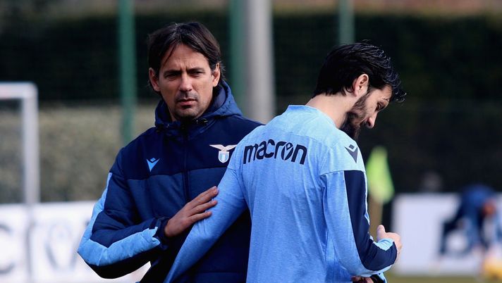 ROME, ITALY - JANUARY 24: SS Lazio player Luis Alberto and his head coach Simone Inzaghi look on during the SS Lazio training session at Formello sport centre on January 24, 2020 in Rome, Italy. (Photo by Paolo Bruno/Getty Images) ROME, ITALY - JANUARY 24: SS Lazio player Luis Alberto and his head coach Simone Inzaghi look on during the SS Lazio training session at Formello sport centre on January 24, 2020 in Rome, Italy. (Photo by Paolo Bruno/Getty Images)