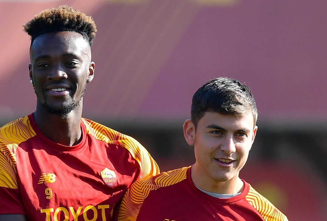 Trigoria, Dybala in gruppo prima della sfida con il Torino – FOTO GALLERY - immagine 60