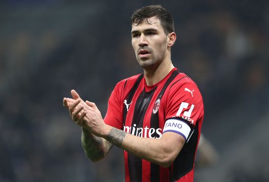 Alessio Romagnoli (difensore e capitano AC Milan) qui durante il derby Inter-Milan 1-2 (Serie A 2021-2022) | News (Getty Images) Alessio Romagnoli AC Milan