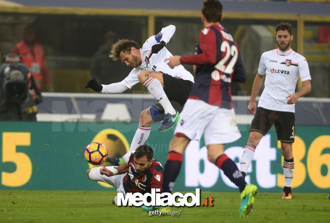  BOLOGNA, ITALY - NOVEMBER 20:Alessandro Diamanti # 23 of US Citta di Palermo in action  during the Serie A match between Bologna FC and US Citta di Palermo at Stadio Renato Dall'Ara on November 20, 2016 in Bologna, Italy.  (Photo by Mario Carlini / Iguana Press/Getty Images) 