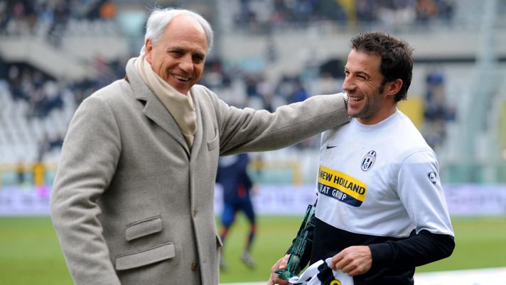 TURIN, ITALY - FEBRUARY 14: Director and former Juventus FC player Roberto Bettega (L) congratulates Alessandro Del Piero of Juventus FC ahead of his 445th game with Juventus prior to the Serie A match between Juventus FC and Genoa CFC at Stadio Olimpico on February 14, 2010 in Turin, Italy. (Photo by Valerio Pennicino/Getty Images) TURIN, ITALY - FEBRUARY 14: Director and former Juventus FC player Roberto Bettega (L) congratulates Alessandro Del Piero of Juventus FC ahead of his 445th game with Juventus prior to the Serie A match between Juventus FC and Genoa CFC at Stadio Olimpico on February 14, 2010 in Turin, Italy. (Photo by Valerio Pennicino/Getty Images)