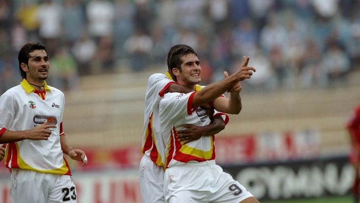 Cristiano Lucarelli con la maglia del Lecce nella stagione 1999-2000 (credits: GETTY Images) Cristiano Lucarelli con la maglia del Lecce nella stagione 1999-2000 (credits: GETTY Images)