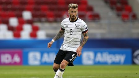 BUDAPEST, HUNGARY - MARCH 30: Niklas Dorsch of Germany runs with the ball during the 2021 UEFA European Under-21 Championship Group A match between Germany and Romania at Bozsik Stadion on March 30, 2021 in Budapest, Hungary. Sporting stadiums around Hungary remain under strict restrictions due to the Coronavirus Pandemic as Government social distancing laws prohibit fans inside venues resulting in games being played behind closed doors. (Photo by David Balogh/Getty Images) BUDAPEST, HUNGARY - MARCH 30: Niklas Dorsch of Germany runs with the ball during the 2021 UEFA European Under-21 Championship Group A match between Germany and Romania at Bozsik Stadion on March 30, 2021 in Budapest, Hungary. Sporting stadiums around Hungary remain under strict restrictions due to the Coronavirus Pandemic as Government social distancing laws prohibit fans inside venues resulting in games being played behind closed doors. (Photo by David Balogh/Getty Images)