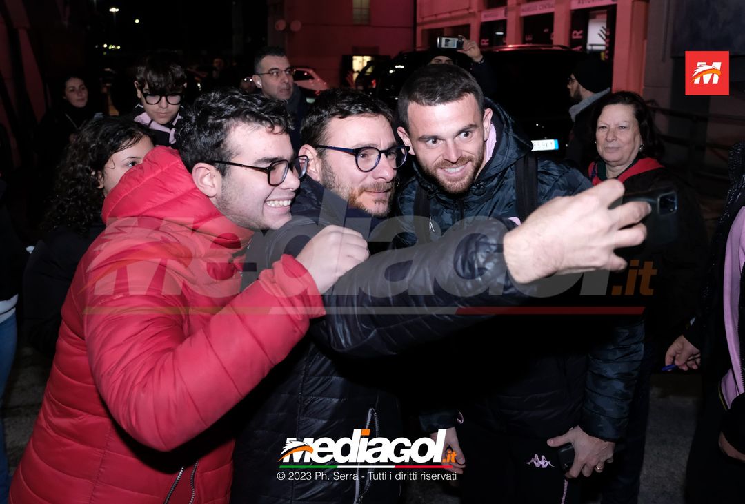 FOTO Ascoli-Palermo, i rosanero in partenza dallo stadio “Renzo Barbera” (Gallery) - immagine 28