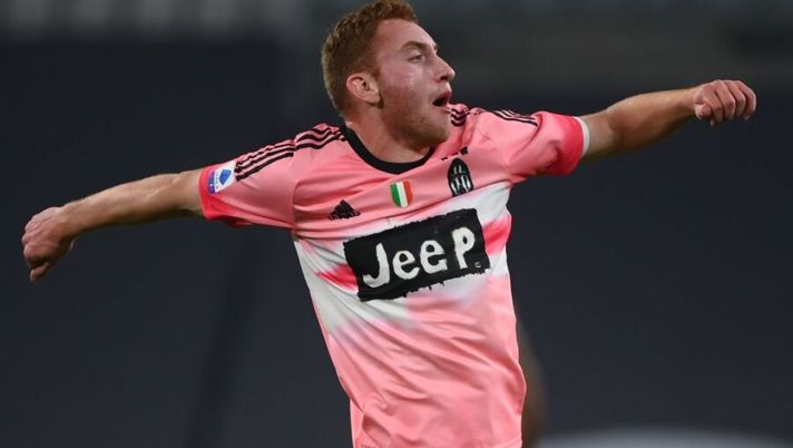 Juventus' Swedish forward Dejan Kulusevski celebrates after scoring a goal during the Italian Serie A football match Juventus vs Verona at the Allianz Stadium in Turin, on October 25, 2020. (Photo by MARCO BERTORELLO / AFP) (Photo by MARCO BERTORELLO/AFP via Getty Images) Kulusevski, Buffon e la scelta per McKennie. Gazzetta: “Chi gioca nella Juve” - immagine 1
