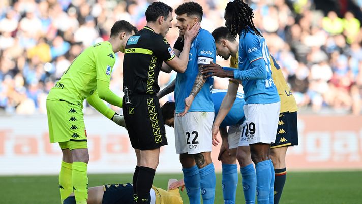 Napoli-Genoa, la moviola: Sacchi sbaglia gialli e recupero. Niente rigore su Messias - immagine 1