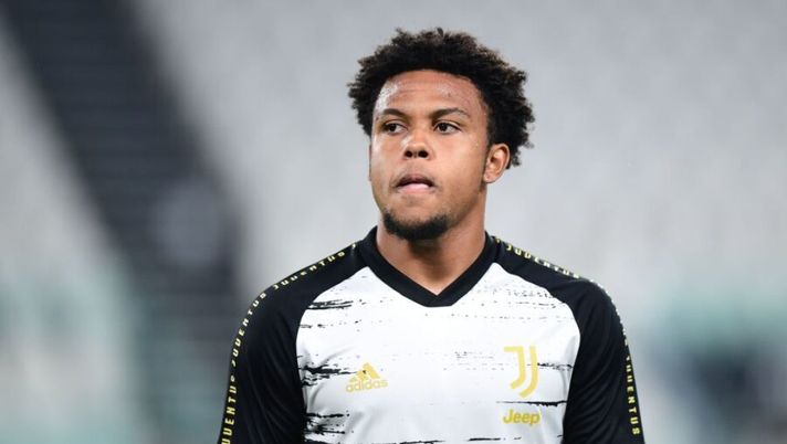 Juventus' American midfielder Weston McKennie warms up prior to the Italian Serie A football match Juventus vs Sampdoria on September 20, 2020 at the Juventus stadium in Turin. (Photo by Miguel MEDINA / AFP) (Photo by MIGUEL MEDINA/AFP via Getty Images) Juve, riscattato McKennie: le cifre dell’operazione e il comunicato ufficiale - immagine 1