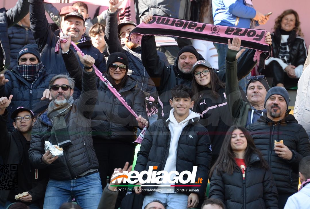 FOTOTIFO Palermo-Frosinone 1-1, i tifosi allo Stadio “Renzo Barbera” (Gallery) - immagine 108