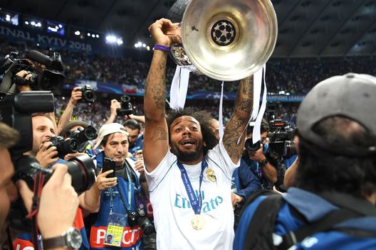 KIEV, UKRAINE - MAY 26: Marcelo of Real Madrid lifts The UEFA Champions League trophy following his sides victory in the UEFA Champions League Final between Real Madrid and Liverpool at NSC Olimpiyskiy Stadium on May 26, 2018 in Kiev, Ukraine. (Photo by Michael Regan/Getty Images) KIEV, UKRAINE - MAY 26: Marcelo of Real Madrid lifts The UEFA Champions League trophy following his sides victory in the UEFA Champions League Final between Real Madrid and Liverpool at NSC Olimpiyskiy Stadium on May 26, 2018 in Kiev, Ukraine. (Photo by Michael Regan/Getty Images)