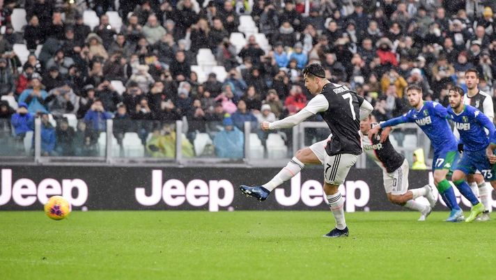 TURIN, ITALY - DECEMBER 01: Cristiano Ronaldo of Juventus scores a penalty kick (2-2) during the Serie A match between Juventus and US Sassuolo on December 1, 2019 in Turin, Italy. (Photo by Daniele Badolato - Juventus FC/Juventus FC via Getty Images) TURIN, ITALY - DECEMBER 01: Cristiano Ronaldo of Juventus scores a penalty kick (2-2) during the Serie A match between Juventus and US Sassuolo on December 1, 2019 in Turin, Italy. (Photo by Daniele Badolato - Juventus FC/Juventus FC via Getty Images)