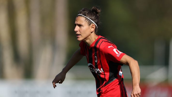 MILAN, ITALY - OCTOBER 10: Veronica Boquete of AC Milan reacts during the Women Serie A match between AC Milan and AS Roma at Campo Sportivo Vismara on October 10, 2021 in Milan, Italy. (Photo by Jonathan Moscrop/Getty Images) 