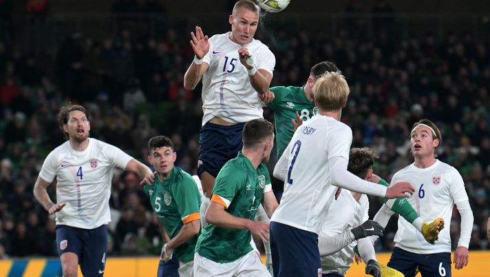 VIDEO Ostigard non perdona in area di rigore: sale “al piano di sopra” e batte Bazunu - immagine 1