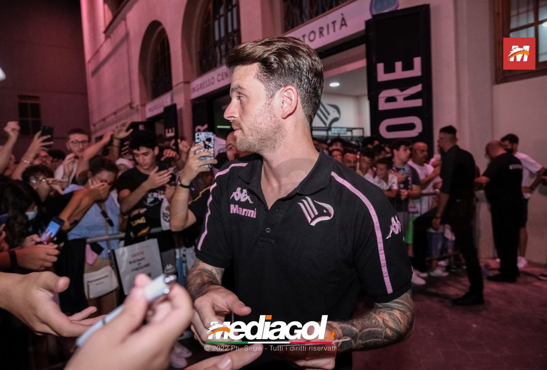 FOTO RITIRO PALERMO, Brunori e l’incontro con i tifosi al Barbera (Gallery) - immagine 46