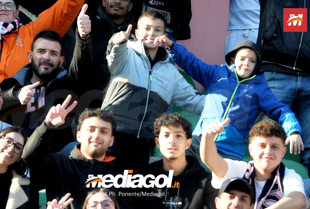 FOTOTIFO Palermo-Como 3-0, gli scatti ai tifosi al “Renzo Barbera” (GALLERY) - immagine 137
