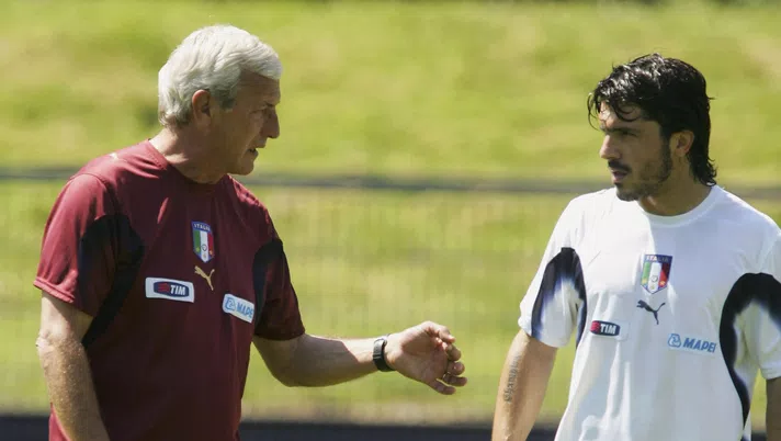 DUISBURG, GERMANY - JUNE 13:  Coach Marcello Lippi (L) talks to Gennaro Gattuso (R) during the training session of Italy National Football Team on June 13, 2006 in Duisburg, Germany.  (Photo by Andreas Rentz/Bongarts/Getty Images)