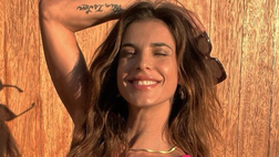 Elisabetta sempre in grande forma. La Canalis sorridente mostra il fisico top in costume