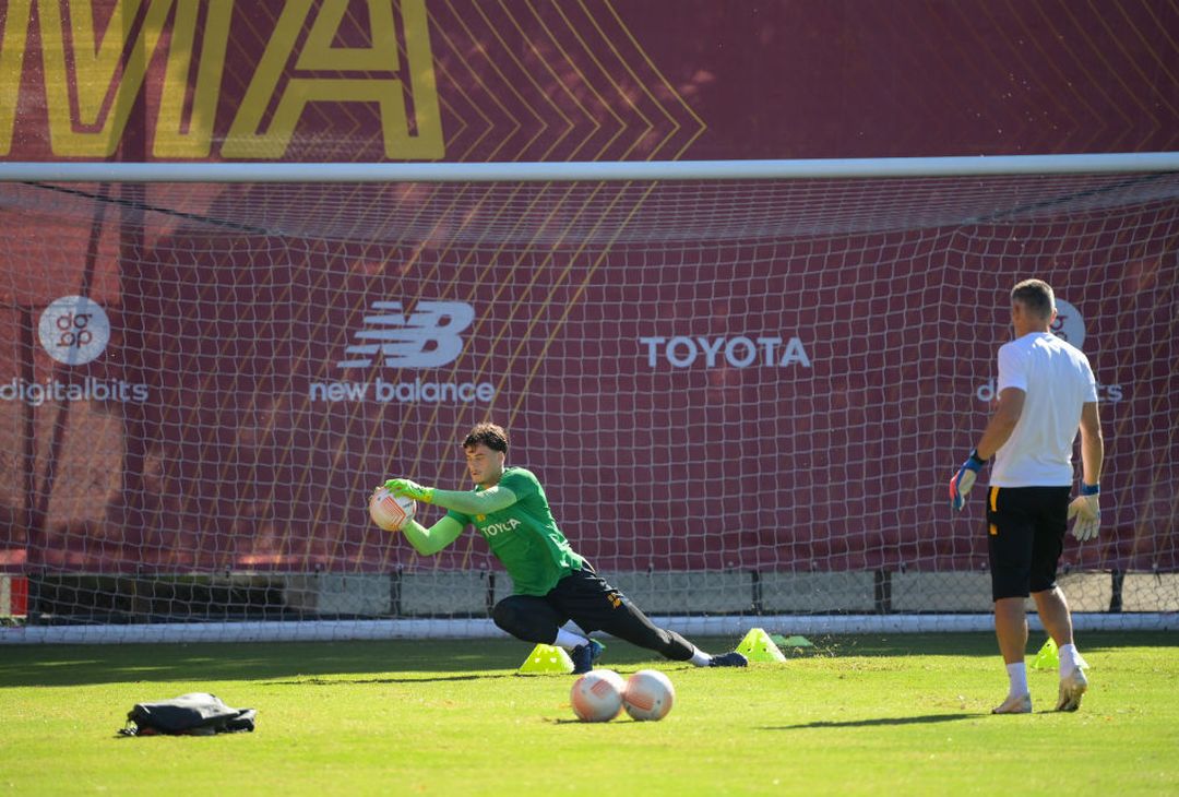 Mattinata di lavoro per la Roma in vista del Betis – FOTO GALLERY - immagine 10