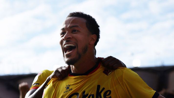 WATFORD, ENGLAND - OCTOBER 23: William Troost-Ekong of Watford celebrates after scoring their team's second goal during the Sky Bet Championship match between Watford and Luton Town at Vicarage Road on October 23, 2022 in Watford, England. (Photo by Paul Harding/Getty Images) Salernitana, accordo trovato per l’arrivo di Troost-Ekong. E c’è una novità per Colley - immagine 1