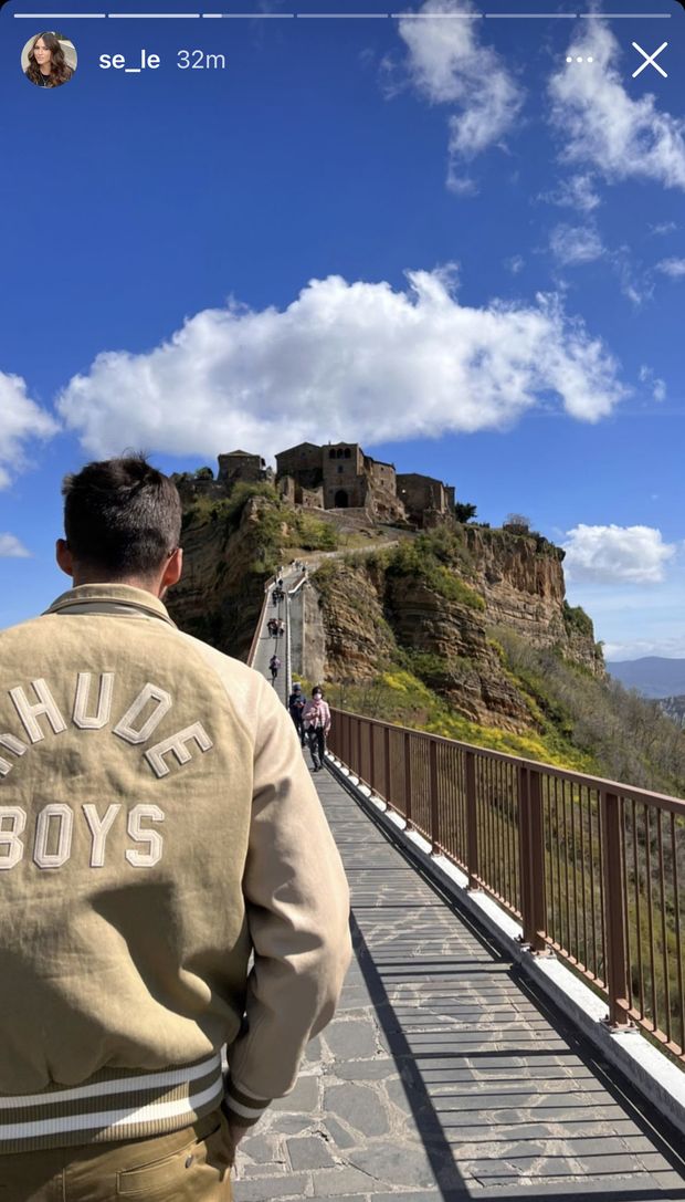 Roma, Cristante si gode il giorno di riposo a Civita di Bagnoregio con la compagna- immagine 2