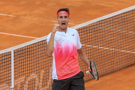 CAGLIARI, ITALY - APRIL 11: Lorenzo Sonego of Italy reacts after winning the second set in his final match against Laslo Djere of Serbia at the Sardegna Open on April 11, 2021 in Cagliari, Italy. (Photo by Giampiero Sposito/Getty Images) CAGLIARI, ITALY - APRIL 11: Lorenzo Sonego of Italy reacts after winning the second set in his final match against Laslo Djere of Serbia at the Sardegna Open on April 11, 2021 in Cagliari, Italy. (Photo by Giampiero Sposito/Getty Images)