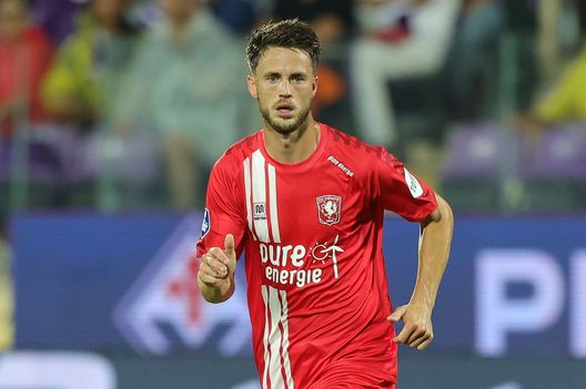 FLORENCE, ITALY - AUGUST 18: Ricky van Wolfswinkel of FC Twente looks on during the UEFA Europa Conference League 2022/23 Play-offs First Leg match between ACF Fiorentina and FC Twente at Artemio Franchi on August 18, 2022 in Florence, Italy. (Photo by Gabriele Maltinti/Getty Images) Il pagellone di Guetta: Sottil, il Twente e … Belotti- immagine 4