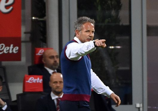  MILAN, ITALY - OCTOBER 26: Head Coach of FC Torino Sinisa Mihajlovic gestures during the Serie A match between FC Internazionale and FC Torino at Stadio Giuseppe Meazza on October 26, 2016 in Milan, Italy. (Photo by Pier Marco Tacca/Getty Images) 