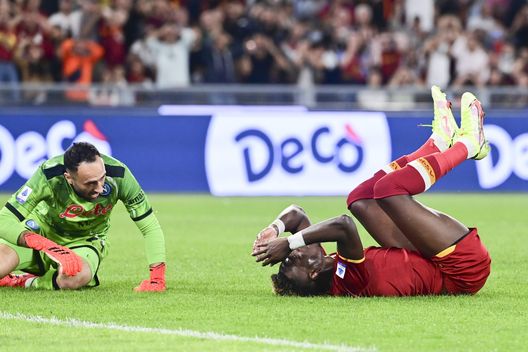 Napoli-Roma, tutto in 90′ minuti: Mourinho è l’arbitro dello scudetto- immagine 2