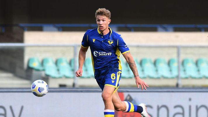 VERONA, ITALY - SEPTEMBER 27: Matteo Lovato of Hellas Verona in action during the Serie A match between Hellas Verona FC and Udinese Calcio at Stadio Marcantonio Bentegodi on September 27, 2020 in Verona, Italy. (Photo by Alessandro Sabattini/Getty Images) 