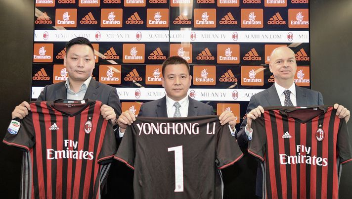MILAN, ITALY - APRIL 14:  (L-R) AC Milan new board member David Han Li, new AC Milan Owner and President Yonghong Li, new AC Milan CEO Marco Fassone attend a press confernce to unveil AC Milan new owners  on April 14, 2017 in Milan, Italy.  (Photo by Studio Buzzi/AC Milan via Getty Images)  MILAN, ITALY - APRIL 14:  (L-R) AC Milan new board member David Han Li, new AC Milan Owner and President Yonghong Li, new AC Milan CEO Marco Fassone attend a press confernce to unveil AC Milan new owners  on April 14, 2017 in Milan, Italy.  (Photo by Studio Buzzi/AC Milan via Getty Images)