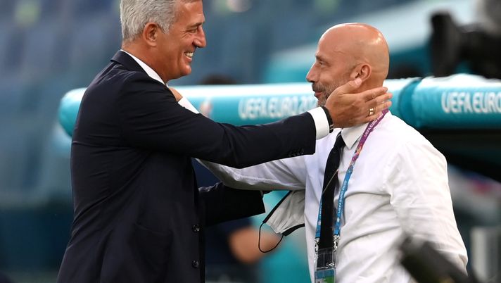ROME, ITALY - JUNE 16: Vladimir Petkovic, Head Coach of Switzerland speaks with Gianluca Vialli, Delegation Chief of Italy prior to the UEFA Euro 2020 Championship Group A match between Italy and Switzerland at Olimpico Stadium on June 16, 2021 in Rome, Italy. (Photo by Mike Hewitt/Getty Images) ROME, ITALY - JUNE 16: Vladimir Petkovic, Head Coach of Switzerland speaks with Gianluca Vialli, Delegation Chief of Italy prior to the UEFA Euro 2020 Championship Group A match between Italy and Switzerland at Olimpico Stadium on June 16, 2021 in Rome, Italy. (Photo by Mike Hewitt/Getty Images)