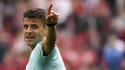 Calcio e Coronavirus, positività anche fra gli arbitri: il Covid colpisce il fischietto iberico Gil Manzano. Il Tweet della federcalcio spagnola