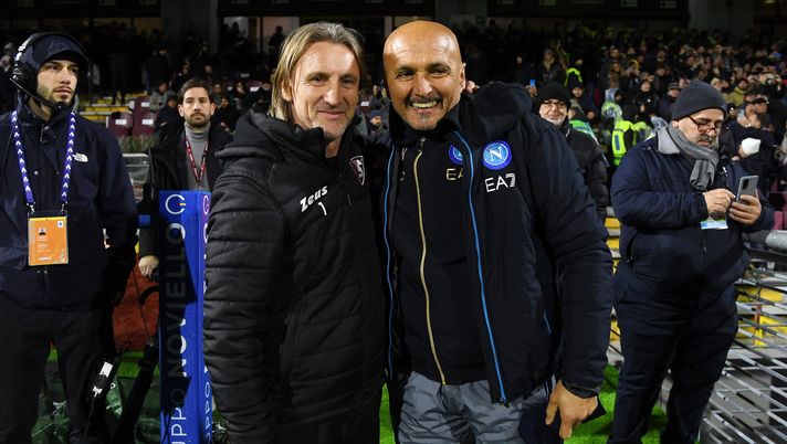SALERNO, ITALY - JANUARY 21: Davide Nicola Salernitana coach greets Luciano Spalletti SSC Napoli coach before the Serie A match between Salernitana and SSC Napoli at Stadio Arechi on January 21, 2023 in Salerno, Italy. (Photo by Francesco Pecoraro/Getty Images) Salernitana, multa di 4 mila per il derby campano contro il Napoli - immagine 1
