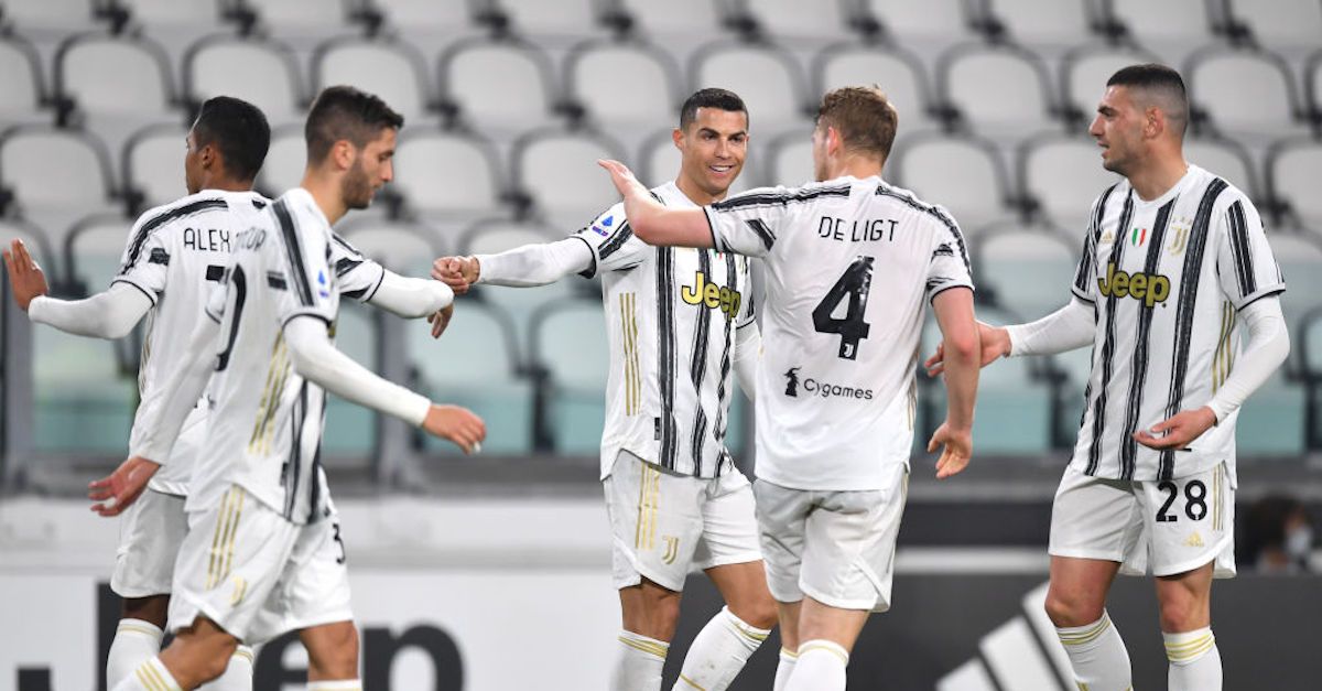 Juventus Crotone Una Doppietta Di Ronaldo E Mckennie Regalato La Vittoria A Pirlo Fc