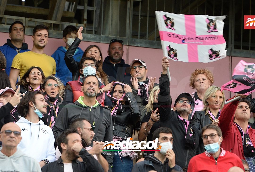 FOTO, i tifosi allo stadio per Palermo – Foggia 3-0 (Gallery) - immagine 3
