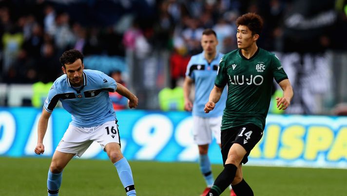 ROME, ITALY - FEBRUARY 29:  Takehiro Tomiyasu of Bologna FC in action during the Serie A match between SS Lazio and Bologna FC at Stadio Olimpico on February 29, 2020 in Rome, Italy.  (Photo by Paolo Bruno/Getty Images) 