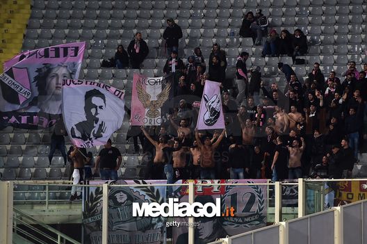FLORENCE, ITALY - DECEMBER 04: Fans of Palermo show their support during the Serie A match between ACF Fiorentina and US Citta di Palermo at Stadio Artemio Franchi on December 4, 2016 in Florence, Italy. (Photo by Tullio M. Puglia/Getty Images) FLORENCE, ITALY - DECEMBER 04: Fans of Palermo show their support during the Serie A match between ACF Fiorentina and US Citta di Palermo at Stadio Artemio Franchi on December 4, 2016 in Florence, Italy. (Photo by Tullio M. Puglia/Getty Images)