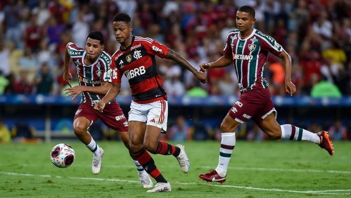 Cose da derby FlaFlu: fallaccio in campo e il maxischermo del Maracanà chiede l’espulsione! - immagine 1