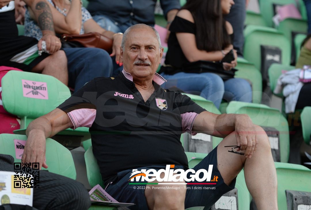 Fototifo, facce da Serie B. I tifosi allo stadio per Palermo-Padova 1-0 - immagine 124
