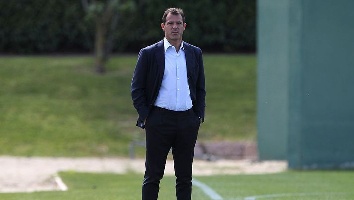 COMO, ITALY - MAY 03: FC Internazionale Milano Club Manager Dejan Stankovic looks on during the FC Internazionale training session at the club's training ground "La Pinetina" on May 3, 2016 in Como, Italy. (Photo by Marco Luzzani - Inter/FC Internazionale via Getty Images) COMO, ITALY - MAY 03: FC Internazionale Milano Club Manager Dejan Stankovic looks on during the FC Internazionale training session at the club's training ground "La Pinetina" on May 3, 2016 in Como, Italy. (Photo by Marco Luzzani - Inter/FC Internazionale via Getty Images)