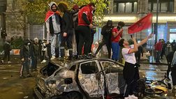 Notte da incubo a Bruxelles: città devastata e tifosi Marocco si scontrano con polizia (video)